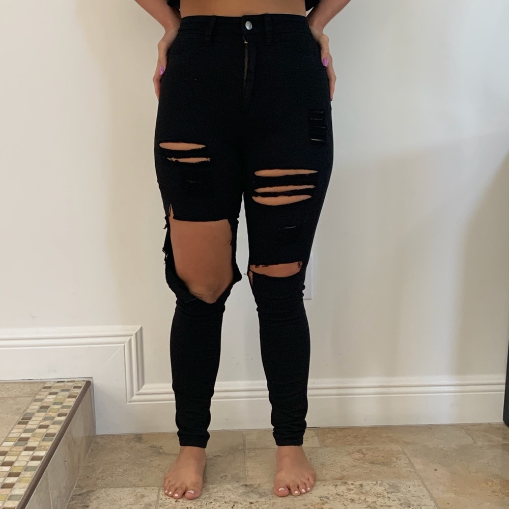 Highwaisted black ripped jeans